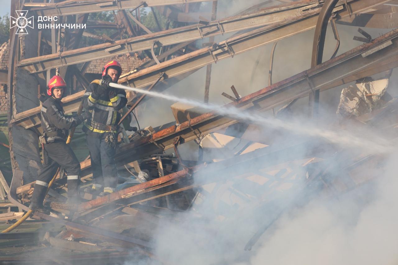 Вінниччина під ударом - рятувальники ліквідовують наслідки