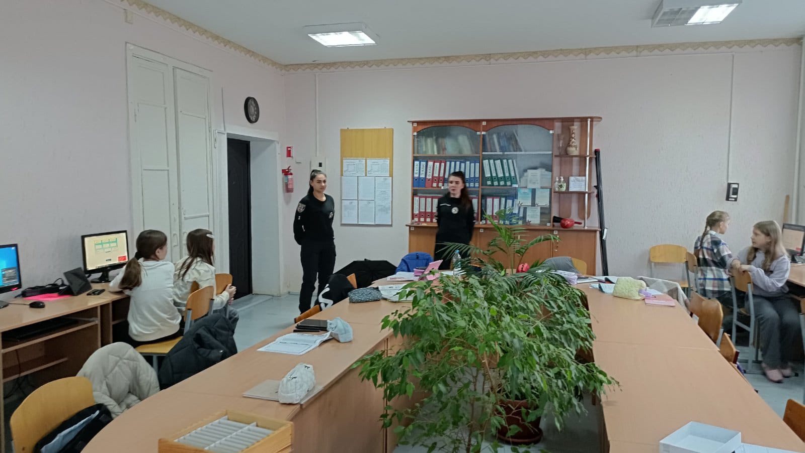 Інспектори зaвітaли до ліцею у Вінниці – провели урок толерaнтності