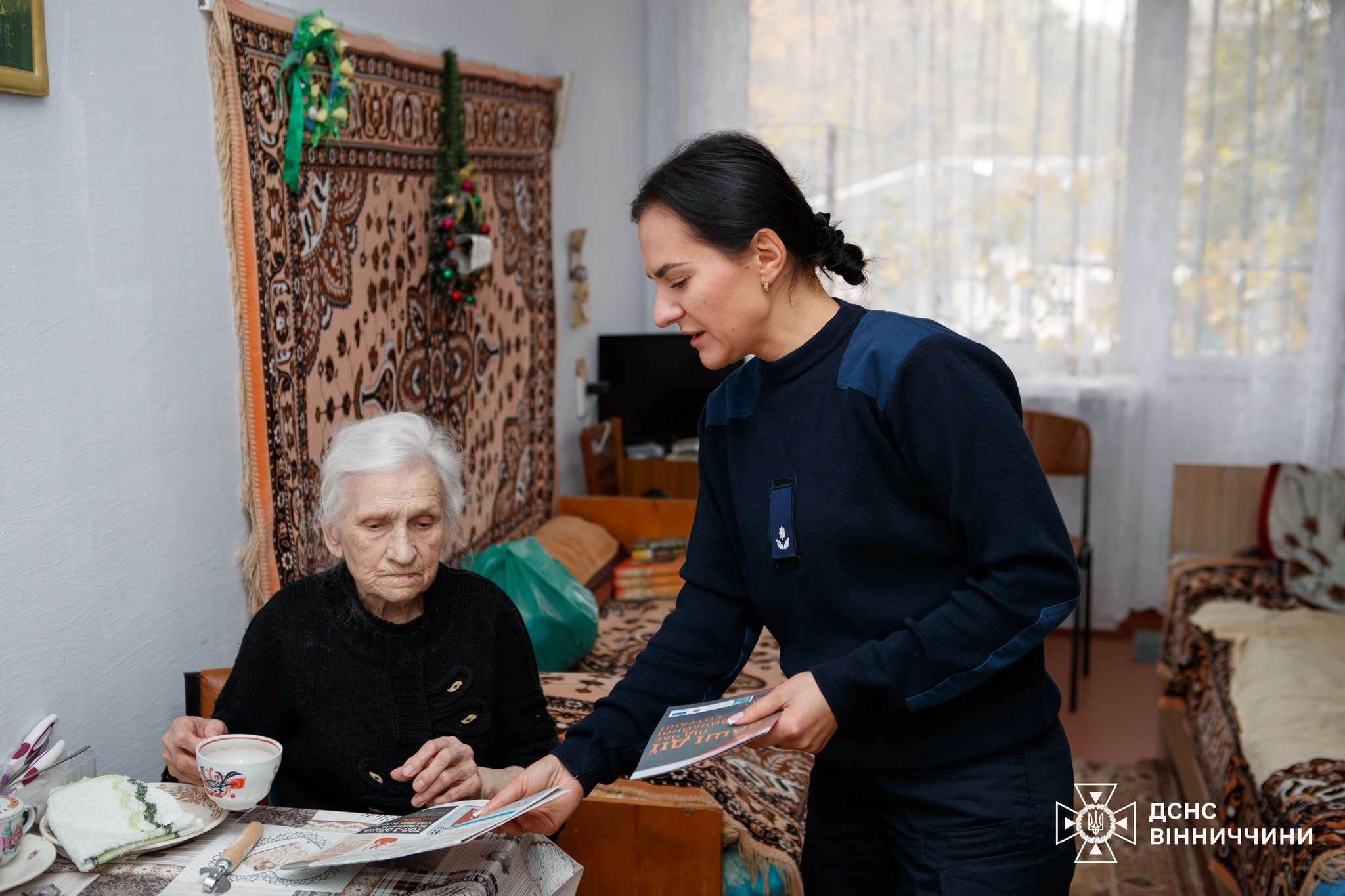 На Вінниччині рятувальники навчають мешканців соцзакладів правилам безпеки та діям під час надзвичайних ситуацій