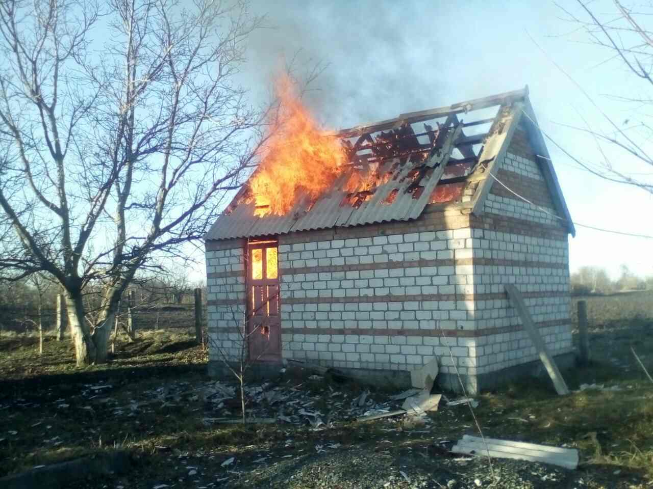 На Вінниччині невідомий підпалив будинок (Фото)