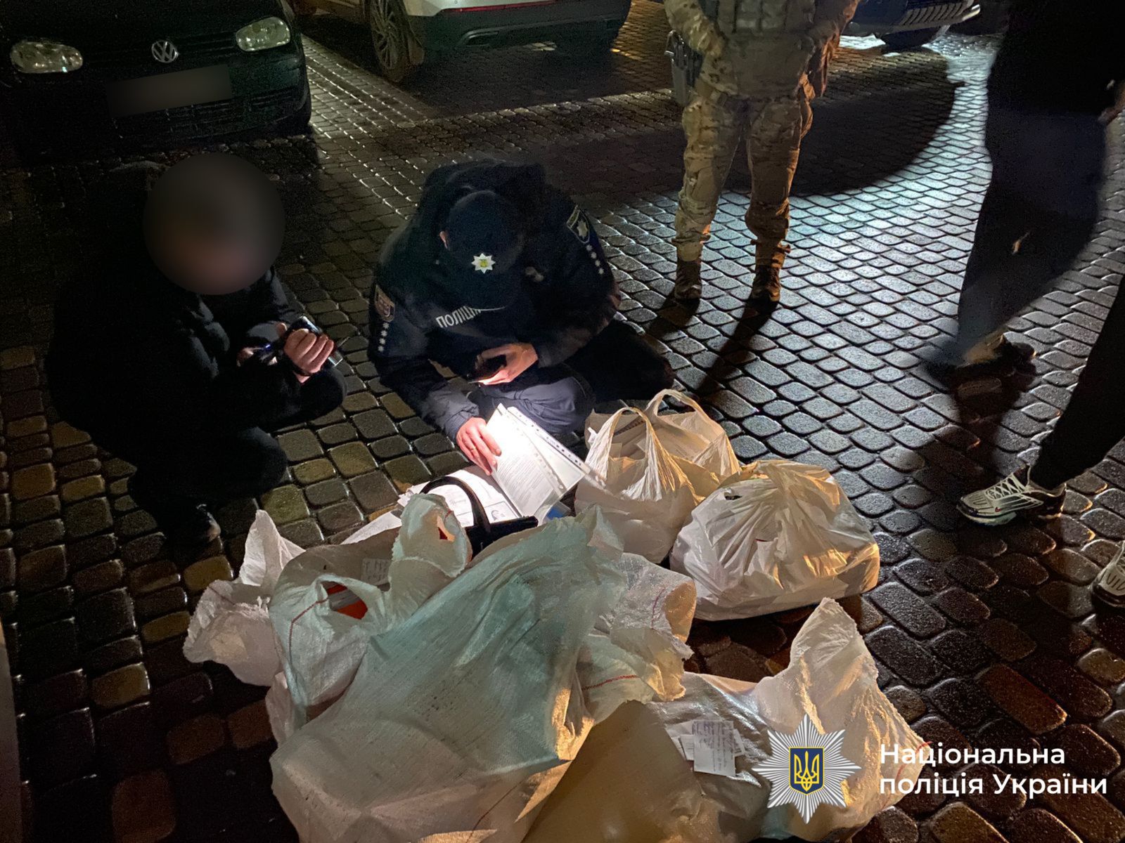 Вінницька поліція зaтримaлa озброєних нападників, які тероризували родину підприємців
