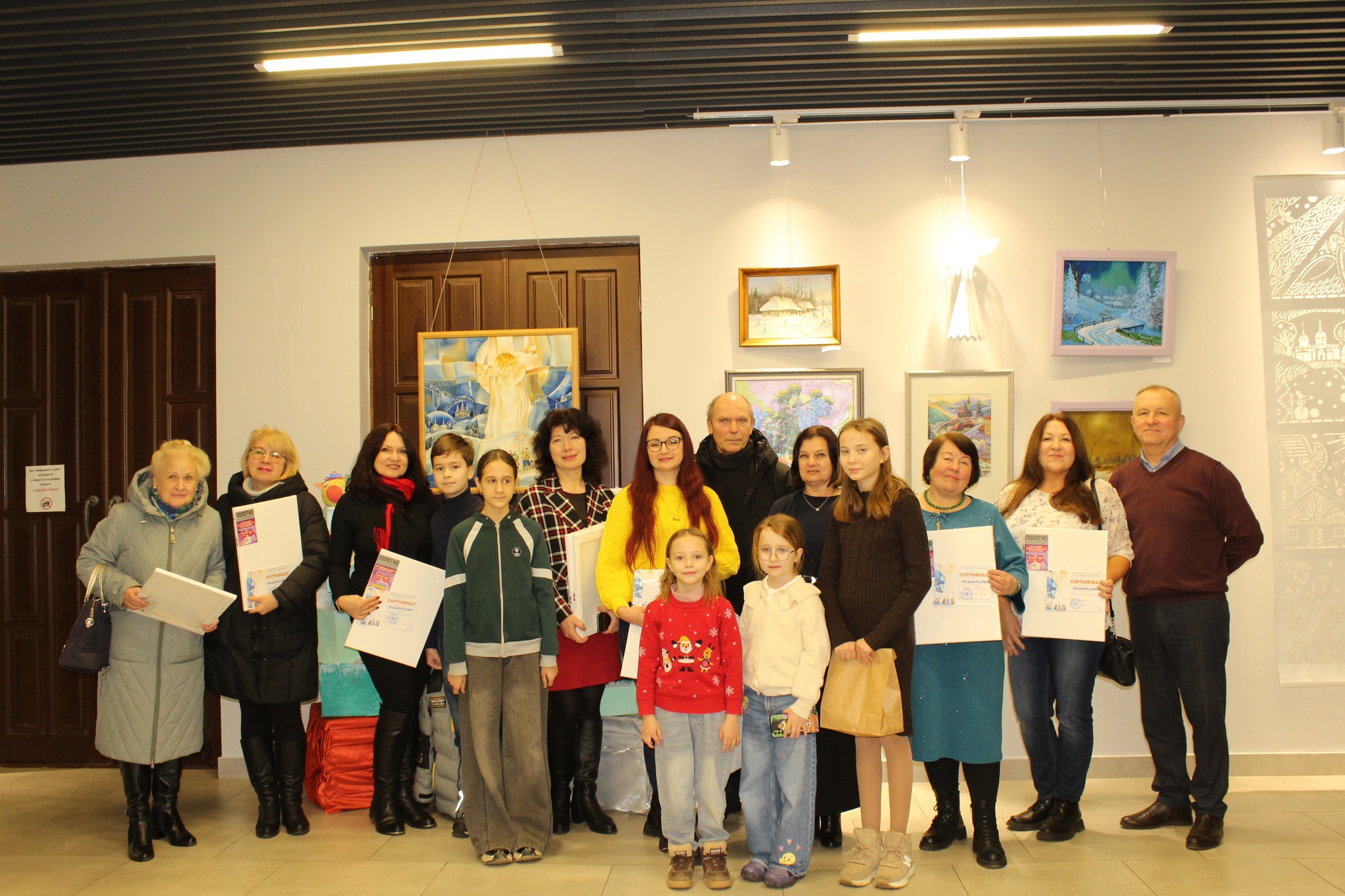 «Магія Різдва на полотні: у міському Будинку культури відкрили святкову виставку»