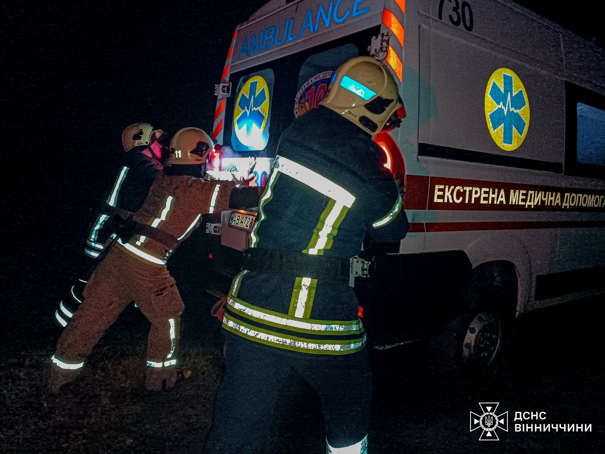 На Вінниччині швидка допомога застрягла в багнюці