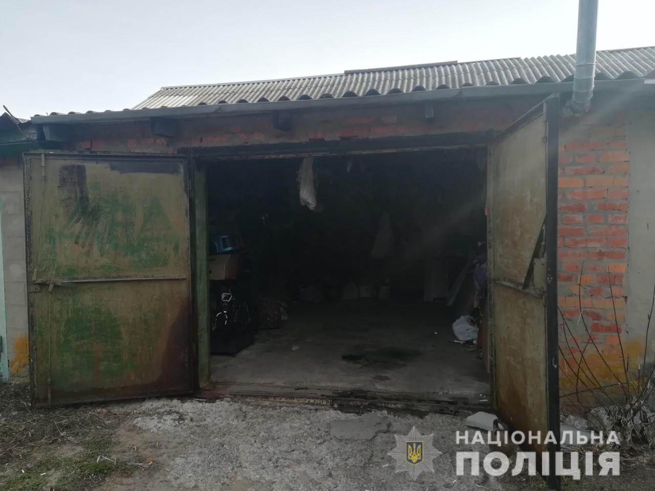 На Харківщині чоловік зачинився в гаражі і помер від чадного газу
