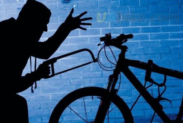 На Житомирщині поліцейські розшукують велозлодія