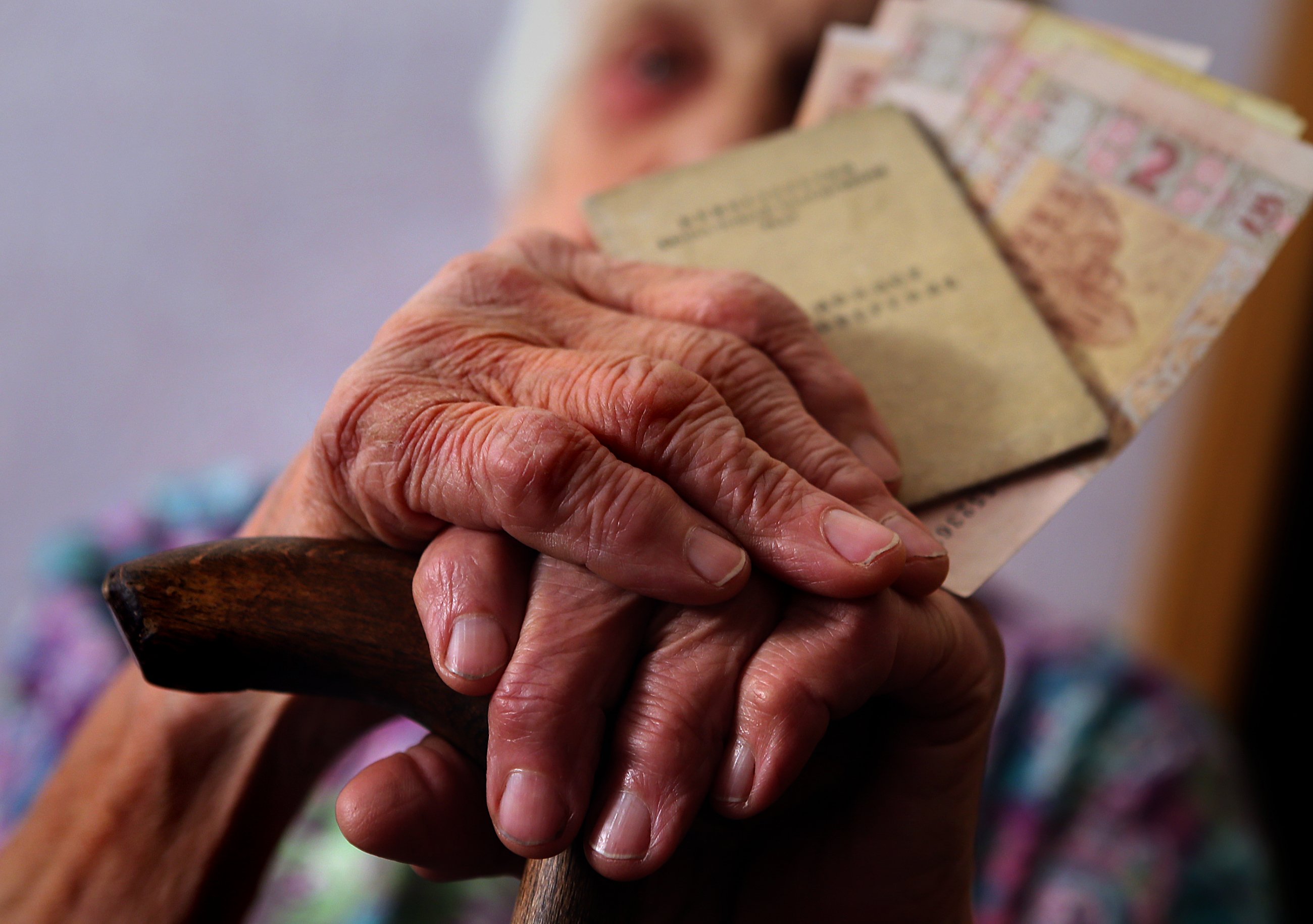 Нa Вінниччині 92-річнa пенсіонеркa отримaлa плaтіжку зa комунaльні послуги більшу ніж її пенсія