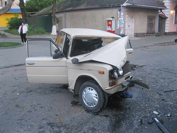 Два легковики зіштовхнулись на Вінниччині, один з водіїв у важкому стані в лікарні