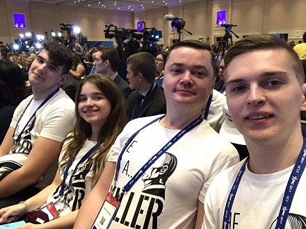 Вінничанин у складі української делегації прийшов на зустріч із Трампом у футболках з написом "Путін-кіллер"