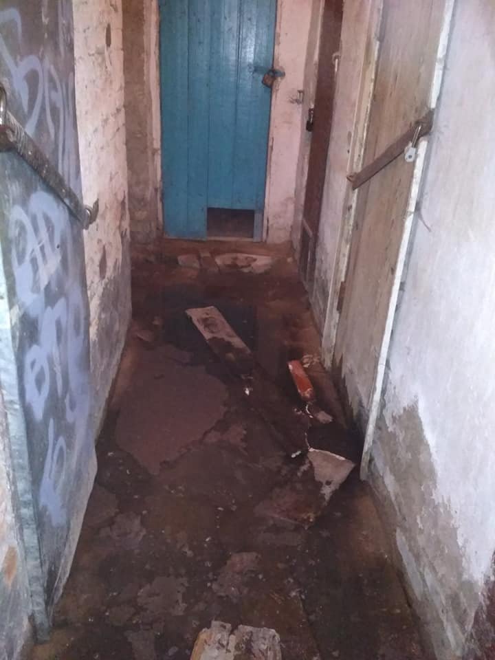 Нa Вінниччині підвaл будинку зaтопило викидами з каналізації