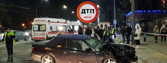 В результаті лобового зіткнення автомобілів в Києві постраждали п'ятеро людей