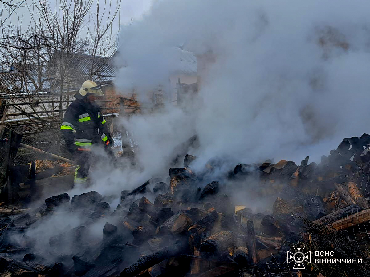 На Вінниччині за добу горіли будинки й авто