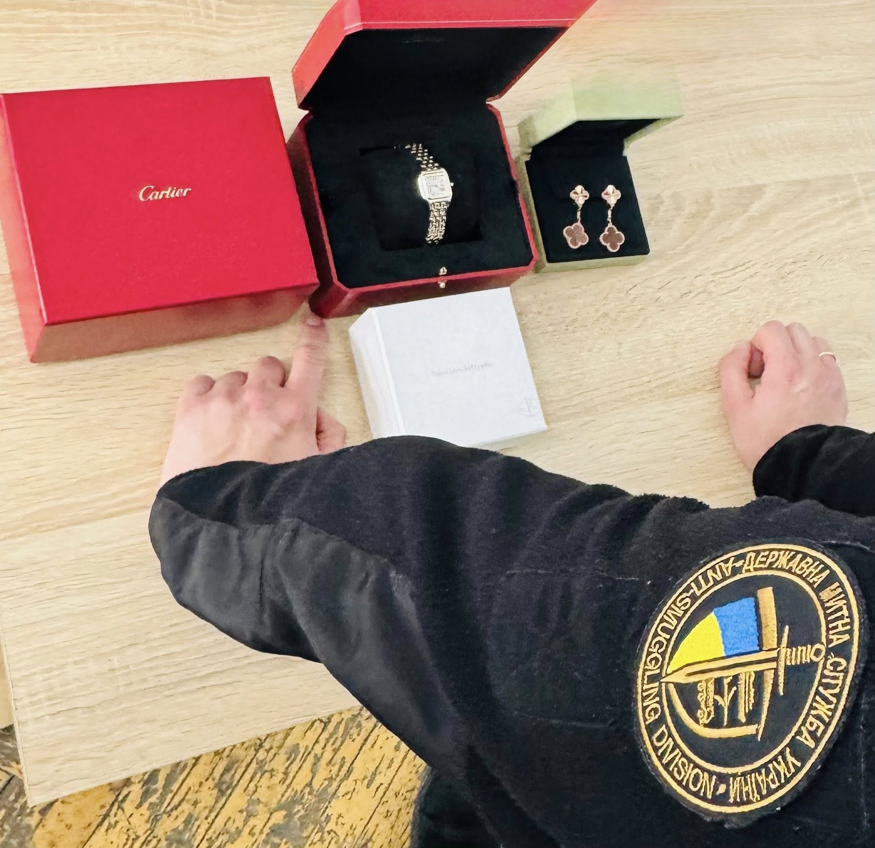 На кордоні з Молдовою митники виявили незадекларовані ювелірні вироби відомих брендів