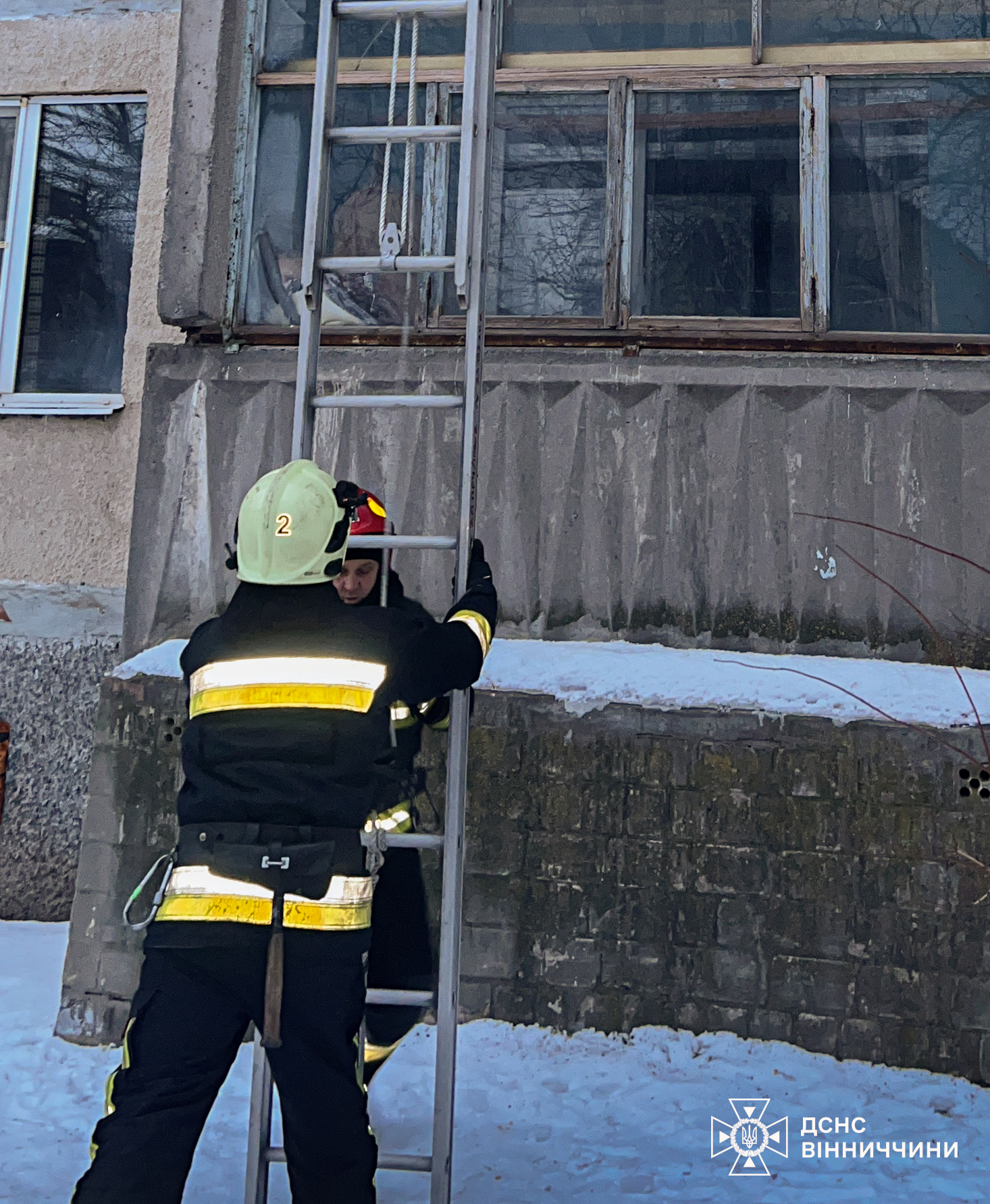У Вінниці рятувальники допомогли містянам у двох екстрених випадках із зачиненими дверима