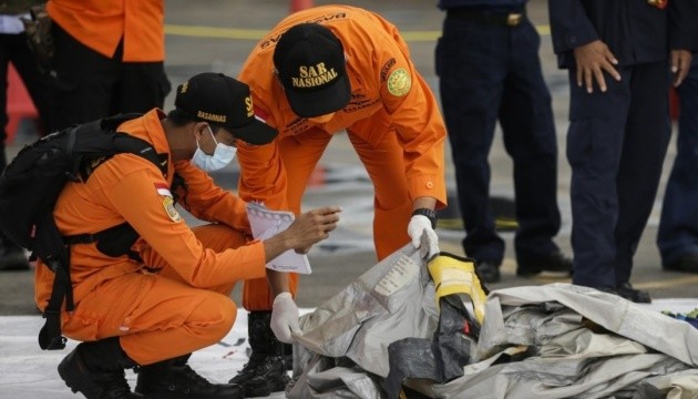 Що відомо про катастрофу Boeing в Індонезії: в Яванському морі знайшли чорні скриньки літака