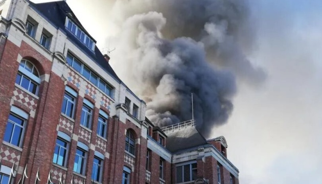 У Франції спалахнула потужна пожежа на банкнотній фабриці, постраждали десятки людей