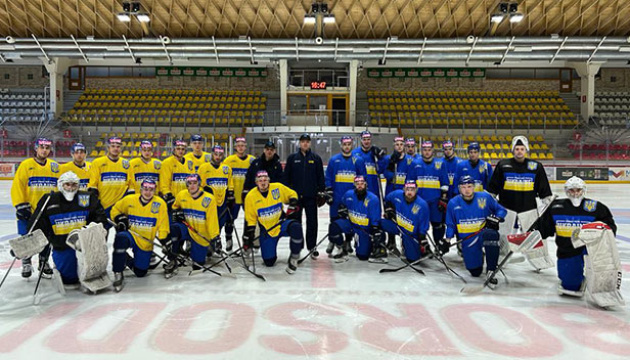 Збірна України з хокею обіграла Угорщину у серії булітів