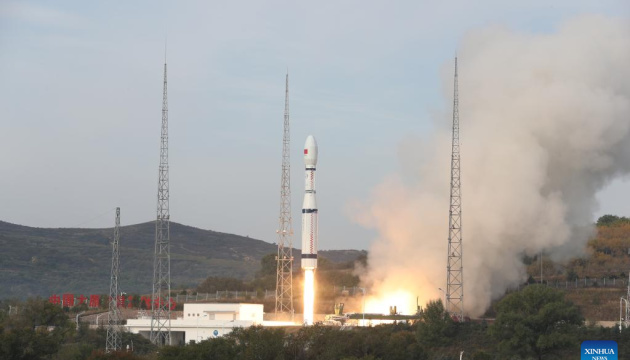 Китай запустив на орбіту три нові супутники