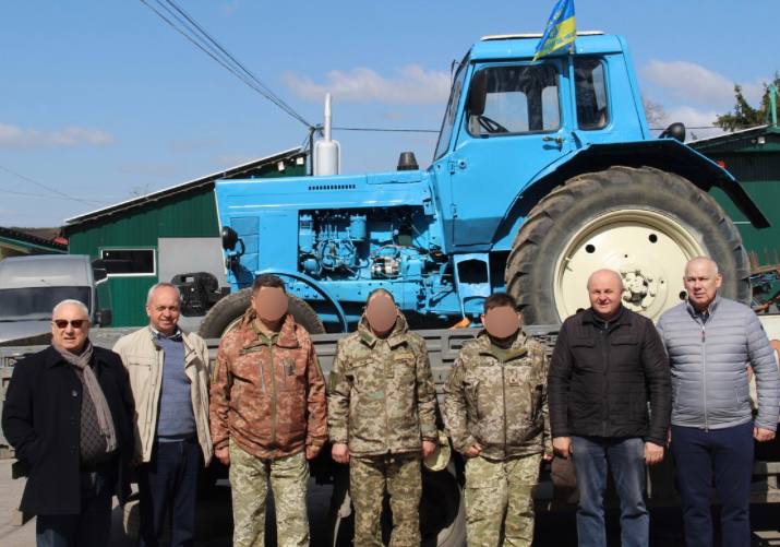 У Вінниці на запит захисників купили трактор