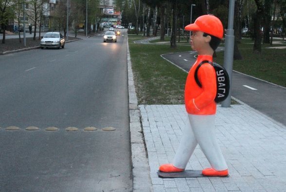 Вінничани пропонують замінити «помаранчевих школярів» на «дешеву альтернативу»