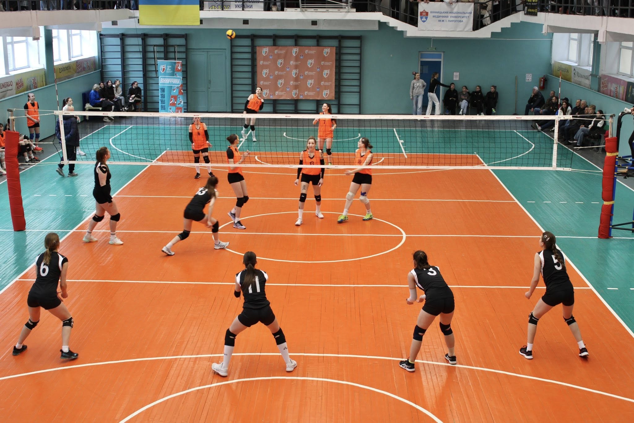 Волейбольні тріумфи Вінниччини: визначено переможниць студентських ліг «Пліч-о-пліч»