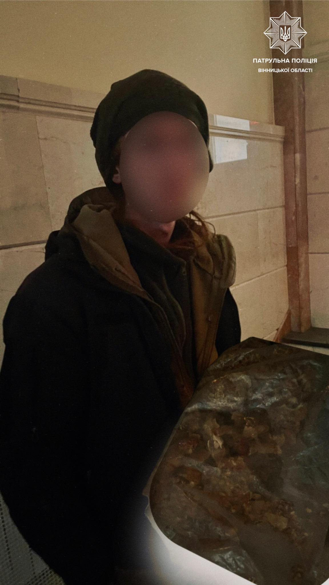 На Привокзальній затримали розшукуваного чоловіка з підозрілою речовиною