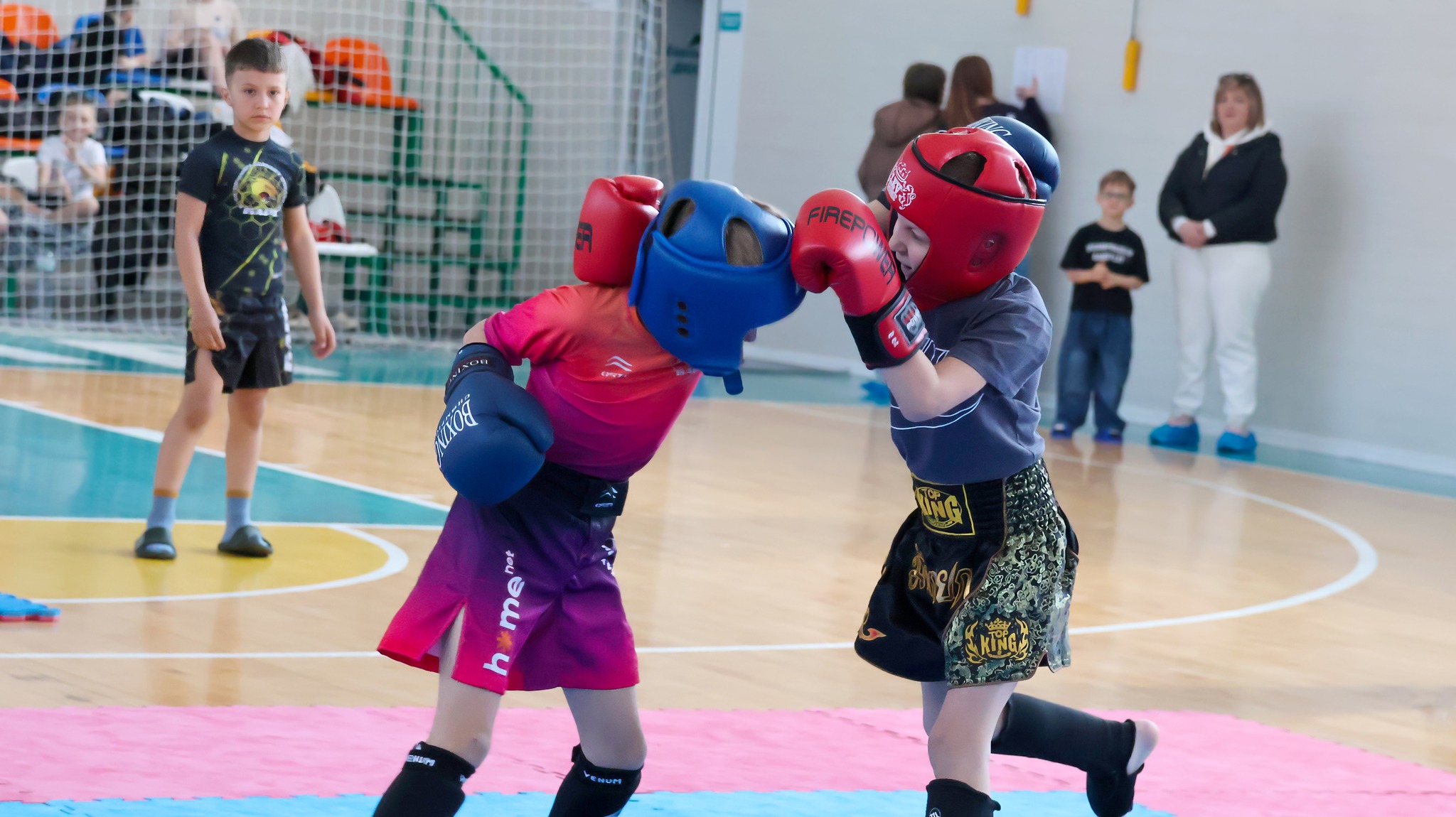 У Барі відбувся обласний чемпіонат з кікбоксингу: юні спортсмени боролися за першість