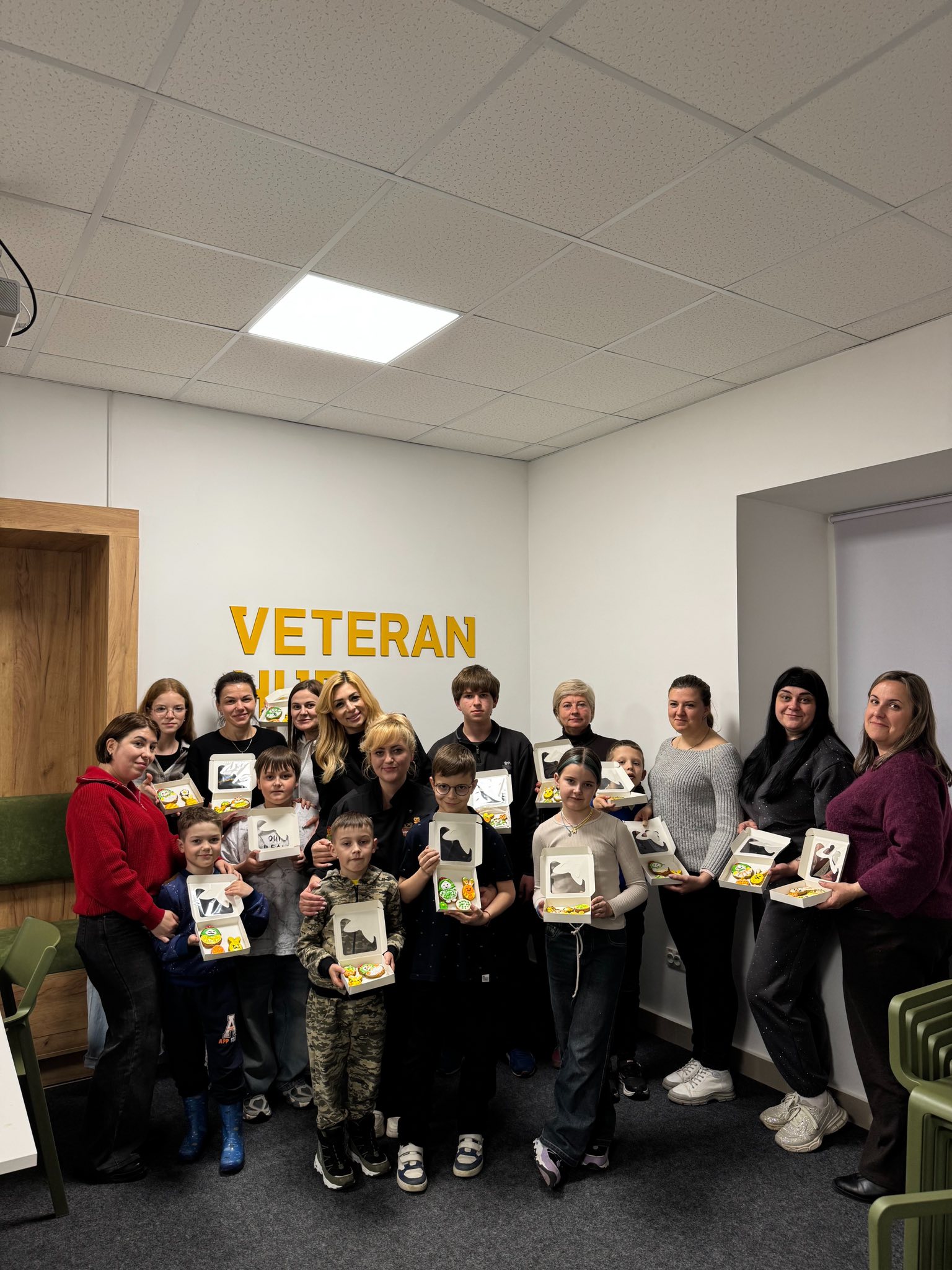 Творчість, що зцілює: у Вінниці для родин Героїв провели арт-терапевтичну зустріч