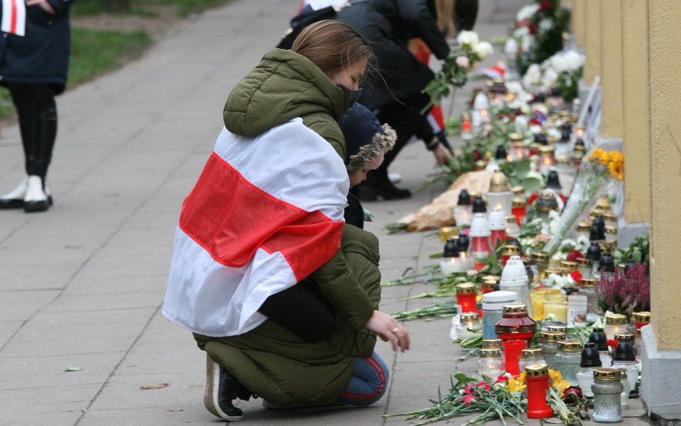 У Білорусі пройшла акція пам'яті загиблого Романа Бондаренко. Силовики затримали понад тисячу осіб і застосували сльозогінний газ