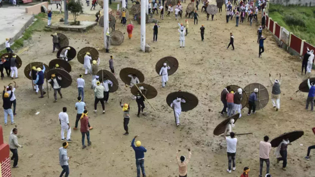 В Індії на релігійному фестивалі кидання каменів постраждали понад 70 осіб