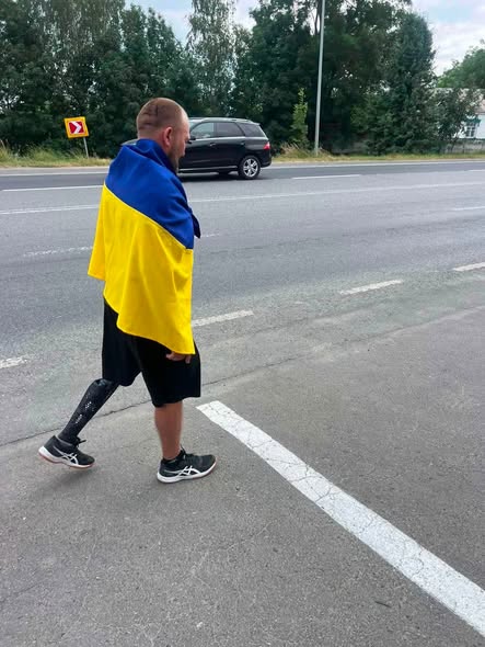 Ветеран Петро Дуднік заради побратимів долає шлях з Вінниці до Хмельницького 