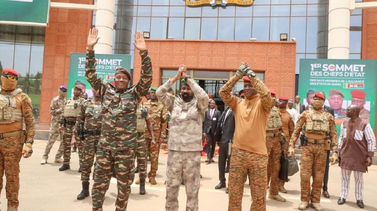 Хунти Буркіна-Фасо, Малі та Нігеру створили «конфедерацію» та попросили росію про військову допомогу
