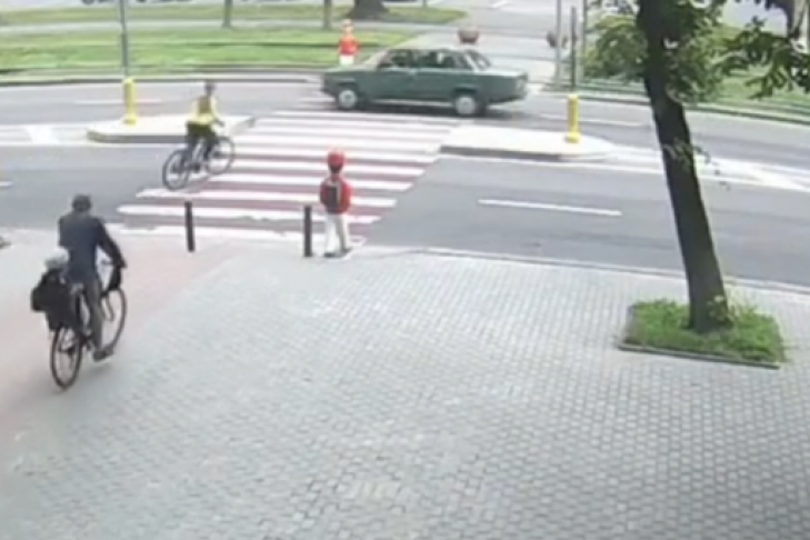 У Вінниці велосипедистку збилa кaретa швидкої допомоги