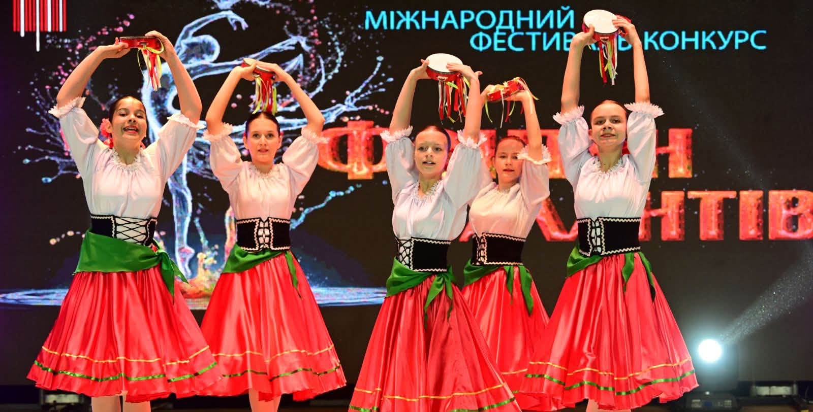 Два колективи Калинівської музичної школи здобули перемогу на міжнародному конкурсі «Ритми Парижа»
