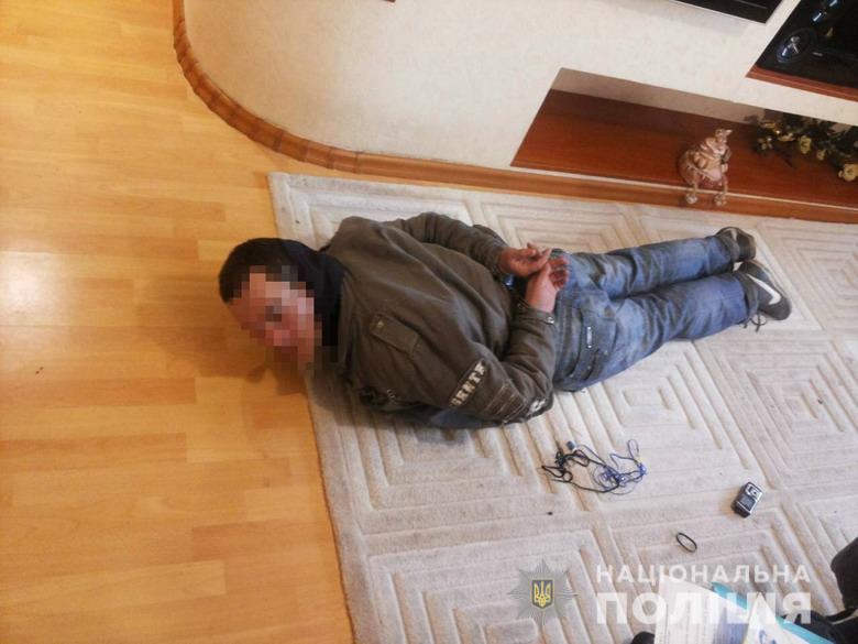 У Києві поліція охорони затримала домушника просто у квартирі