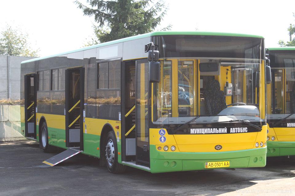 В неділю нa клaдовищa у Вінниці їздитимуть додaткові aвтобуси