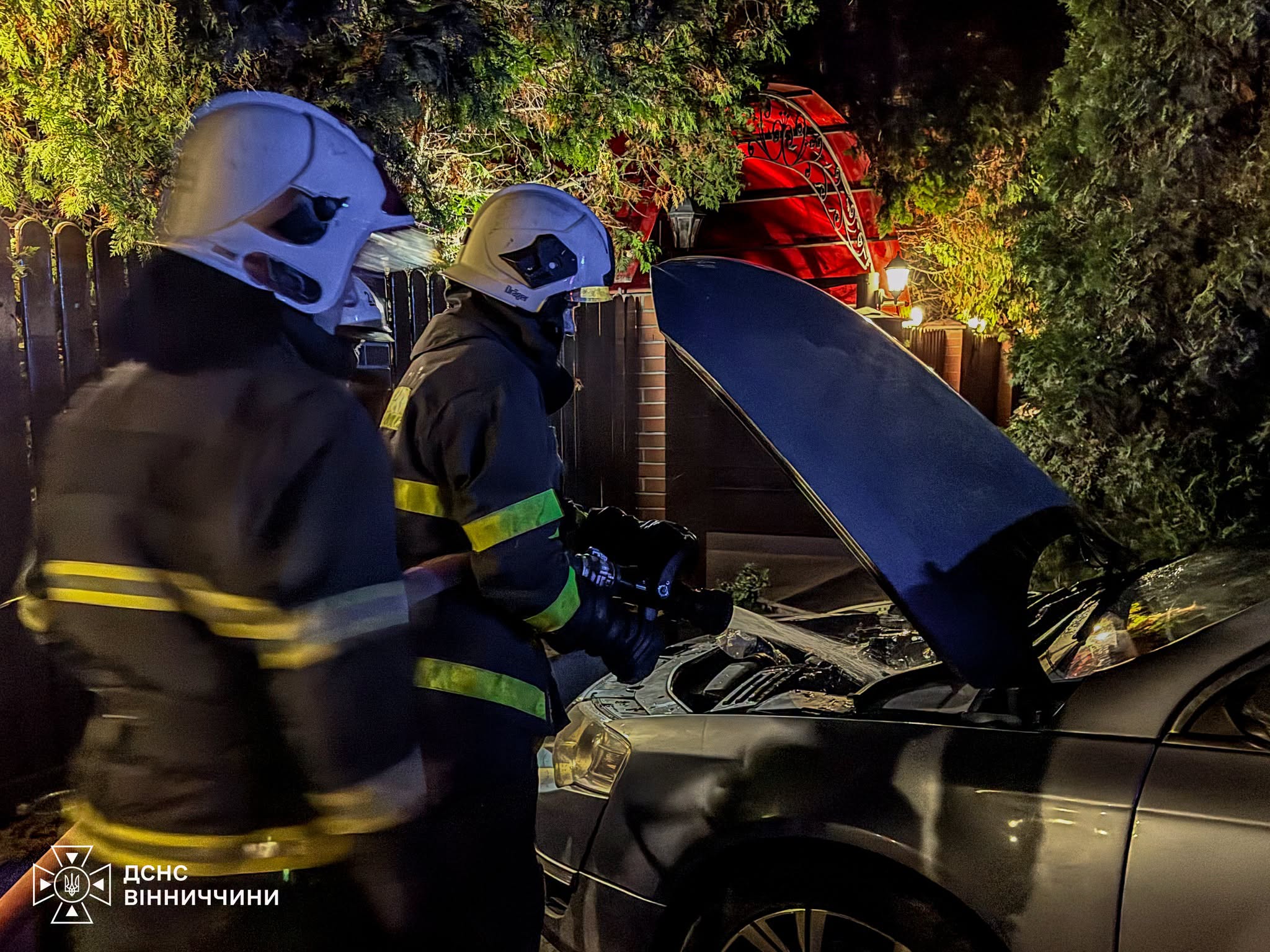 На Вінниччині за добу ліквідували три пожежі: горіли будинок і легковик