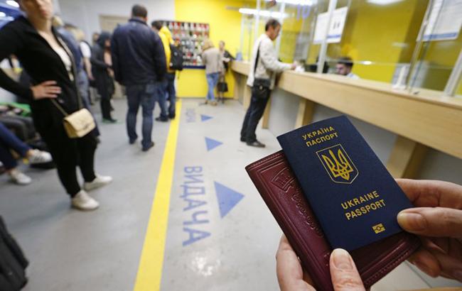 Українцям з окупованих територій біометричні паспорти видаватимуть після cпецперевірки
