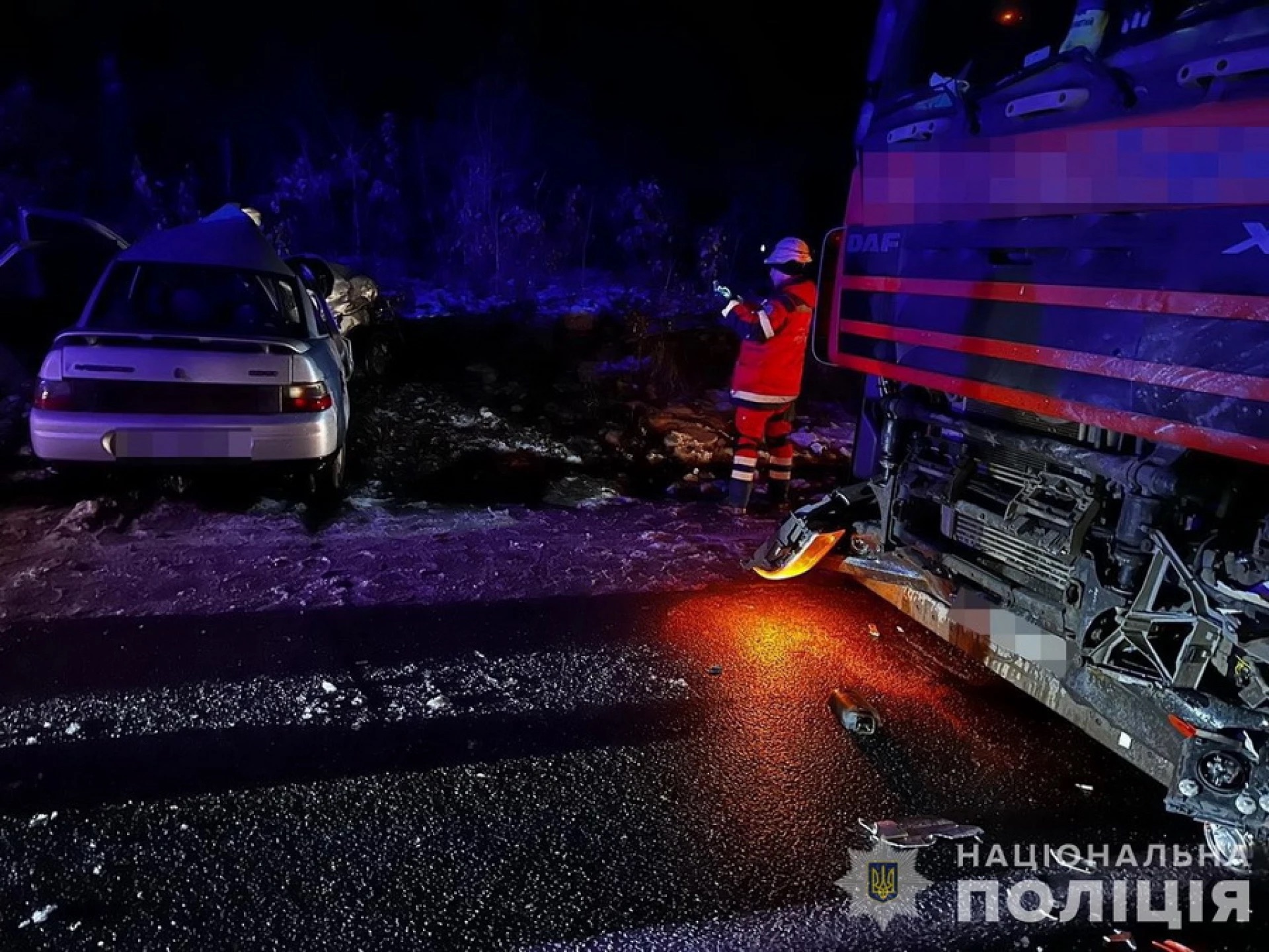На Вінниччині легковик виїхав під вантажівку, загинула водійка