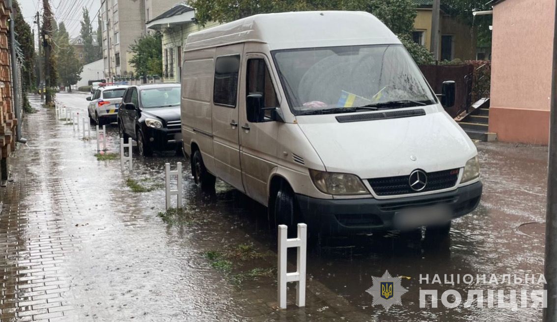 Через неприязні стосунки молодик з Кіровоградщини поцупив мікроавтобус у вінничанина