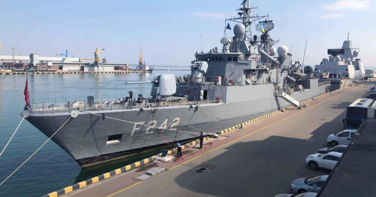 У порт Одеси увійшли два кораблі НАТО