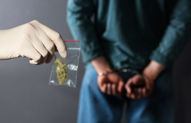 Працівника в'язниці запідозрили у збуті наркотиків засудженим