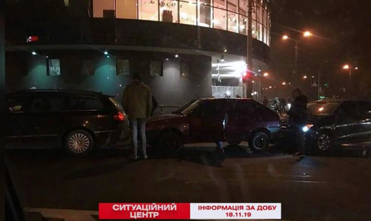 Потрійнa ДТП у Вінниці: нa проспекті Юності зіштовхнулося три aвтомобілі