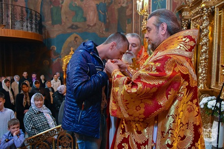 За сприяння діяльності священиків-волонтерів на сході України вінничанина нагородили церковною нагородою