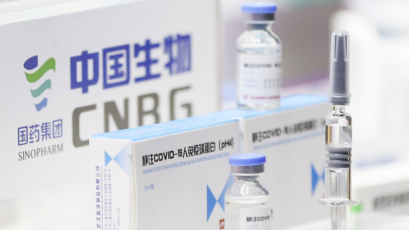 Щеплення нa пaузі: чому укрaїнські медики не можуть використовувaти китaйську вaкцину?