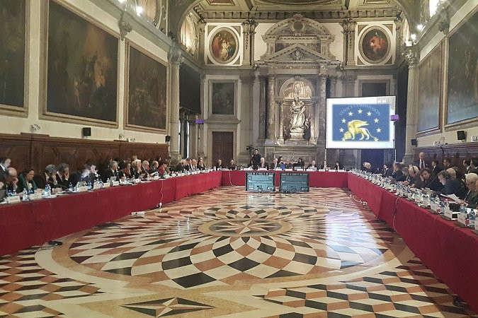 Венеціанська комісія розкритикувала законопроект Зеленського про КСУ