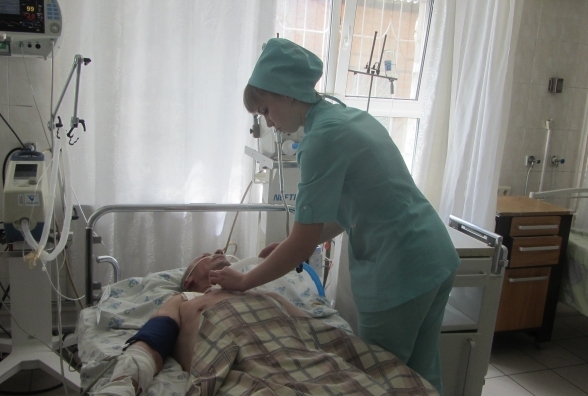 Житель Вінниччини, який разом з сином захворів на ботулізм, досі у лікарні