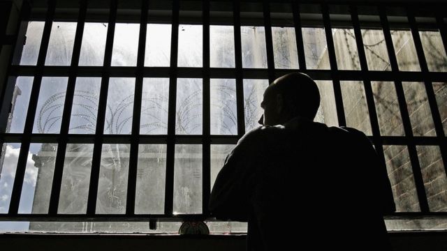 В Україні довічно ув'язнені можуть отримати право виходити на свободу