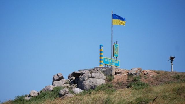 З полону визволили уже 30 захисників Зміїіного 