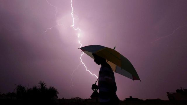 На сході Індії від ударів блискавок за добу загинули 27 осіб