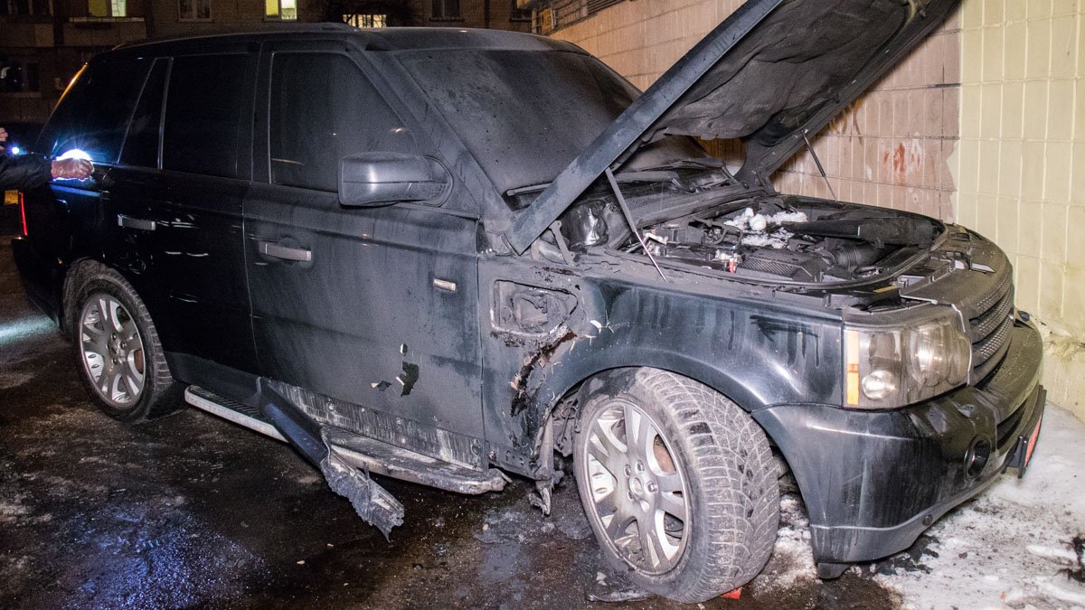 У Києві стався моторошний вибух авто: власник отримав травми ніг